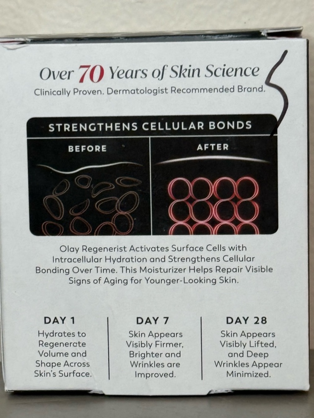 OLAY Regenerist Micro-Sculpting Cream - Red and Silver Jar - Picture 3 of 5